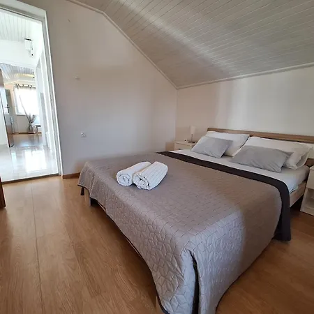 Apartament Marmar *
